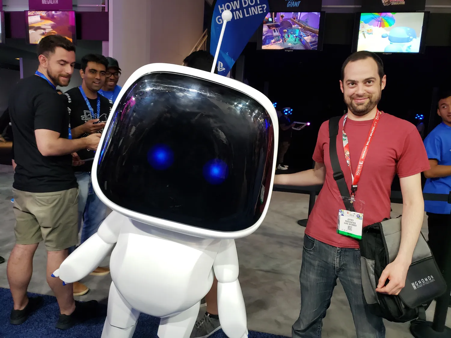 I found another guy my size! Not sure what expression that's supposed to be, though...