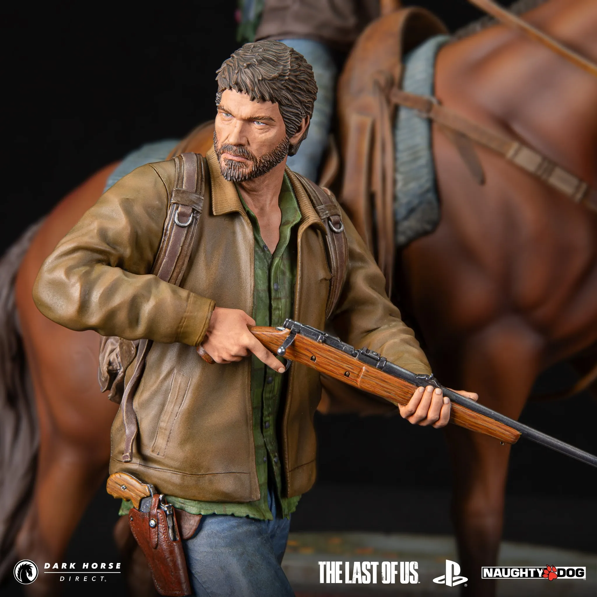 Joel and Ellie from Naughty Dog's The Last of Us in the form of a statue by Dark Horse